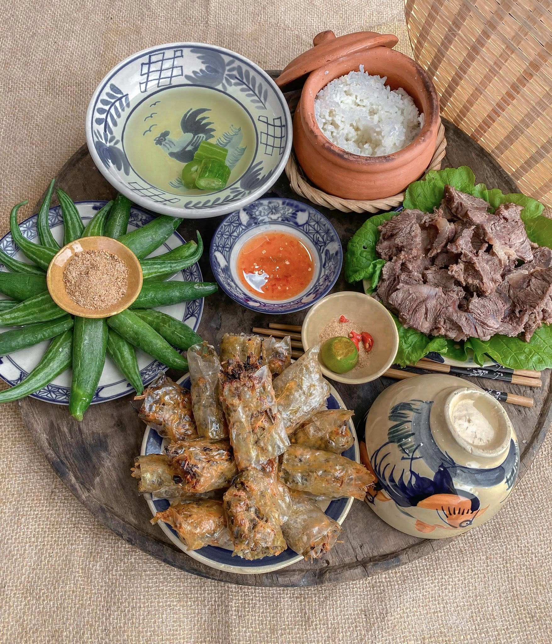 Nem rán - Lặc lè luộc chấm vừng - Bò hấp