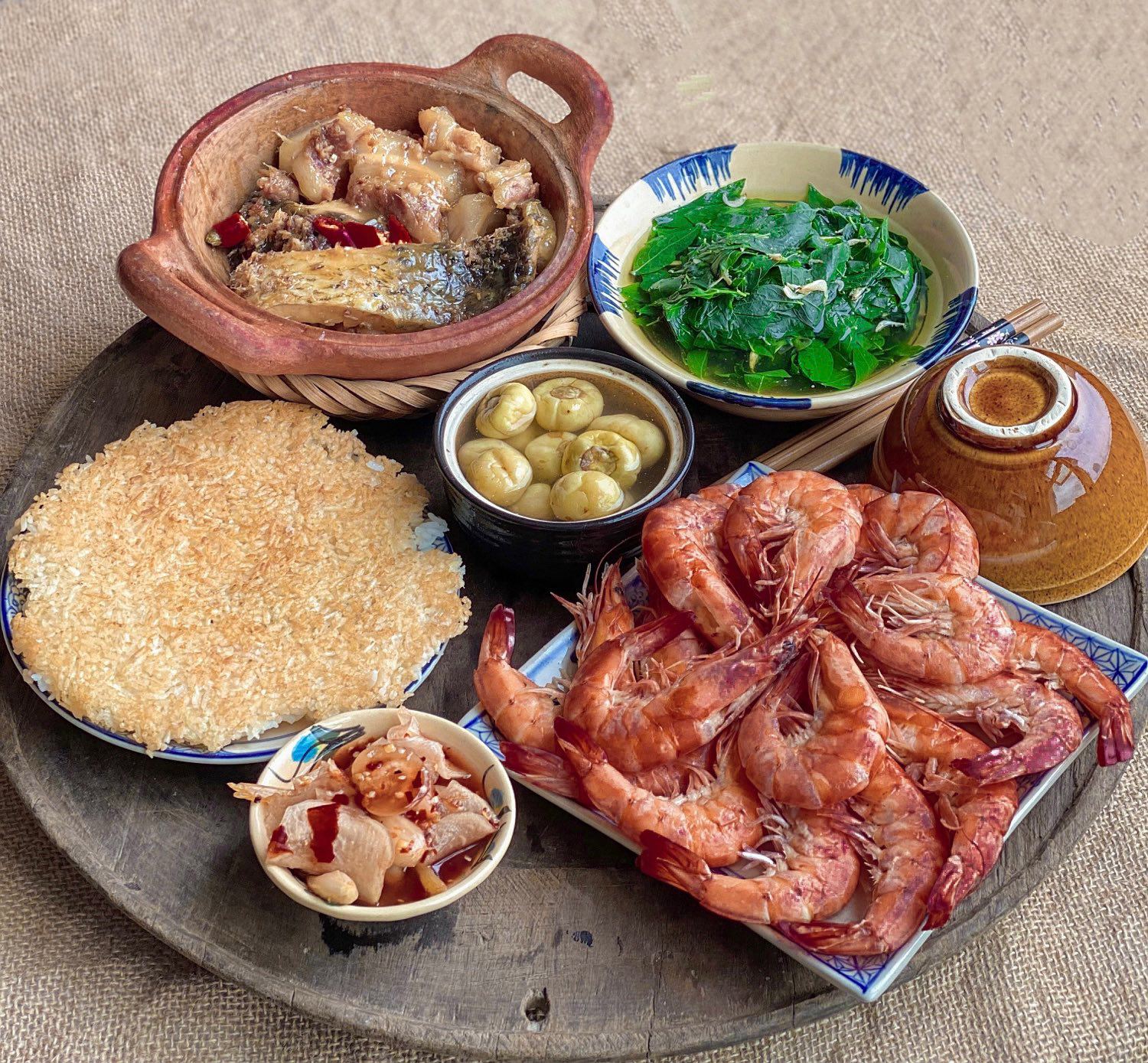 Tôm nướng - Cơm cháy - Canh rau ngót nấu tép - Cá kho thịt - Cà muối