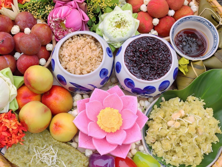 Rượu nếp và cơm rượu mang ý nghĩa thanh lọc cơ thể.