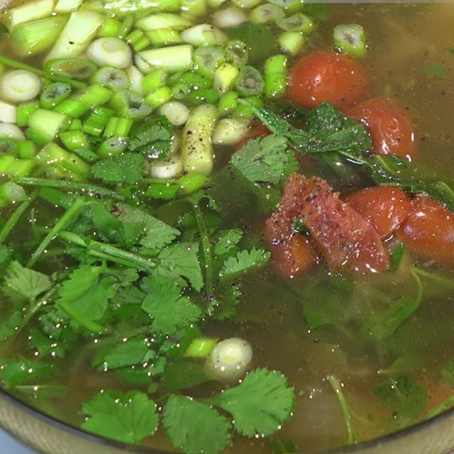Canh thịt bò rau răm