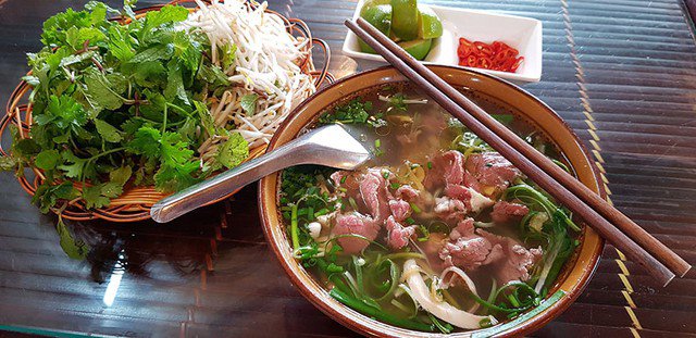 Có Nên Vắt Chanh Khi Ăn Phở? Khám Phá Cách Thưởng Thức Phở Của Người Hà Nội - 9