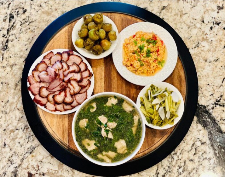 Mâm cơm đậm chất Việt giữa lòng Mỹ của gia đình nữ diễn viên nổi tiếng