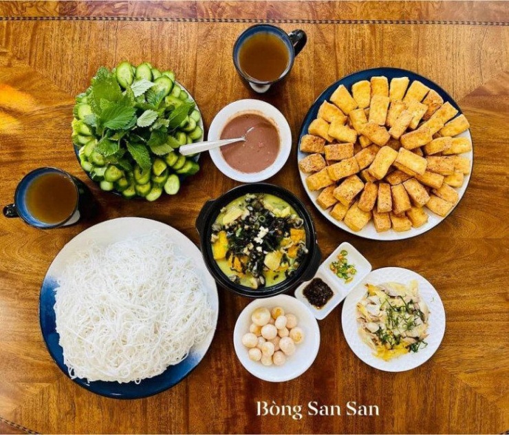 Mâm cơm đậm chất Việt giữa lòng Mỹ của gia đình nữ diễn viên nổi tiếng