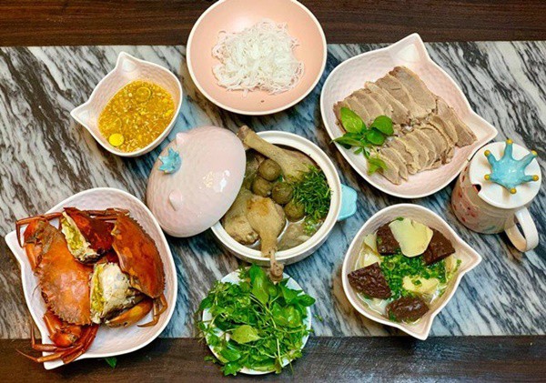 Mâm cơm đậm chất Việt giữa lòng Mỹ của gia đình nữ diễn viên nổi tiếng