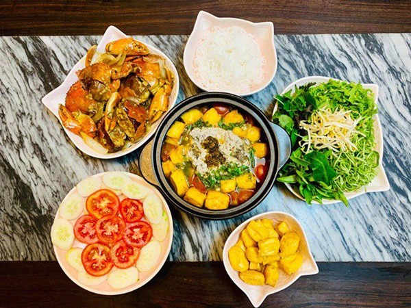 Mâm cơm đậm chất Việt giữa lòng Mỹ của gia đình nữ diễn viên nổi tiếng