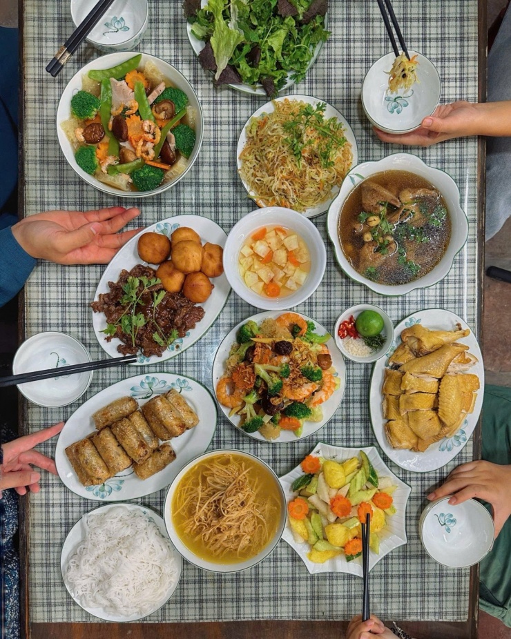 Mâm cỗ tiêu chuẩn với nhiều món ngon