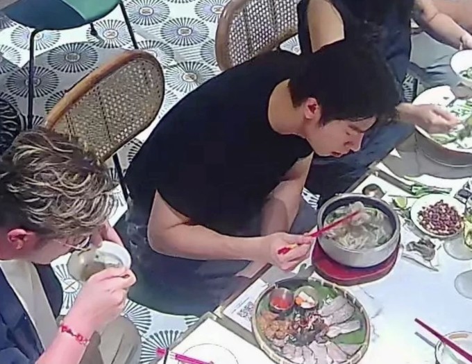 Thực khách bắt gặp Hứa Quang Hán đi ăn phở tại quán trên đường Hải Triều, phường Sài Gòn.