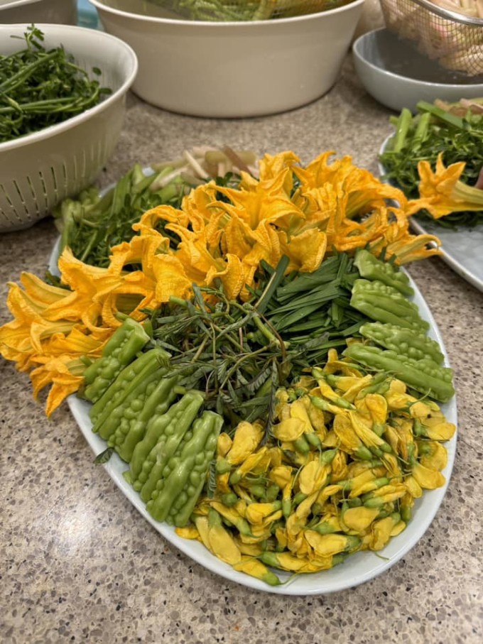 Nàng dâu triệu đô Tăng Thanh Hà khoe tài nấu món cao lầu đặc sản - 13