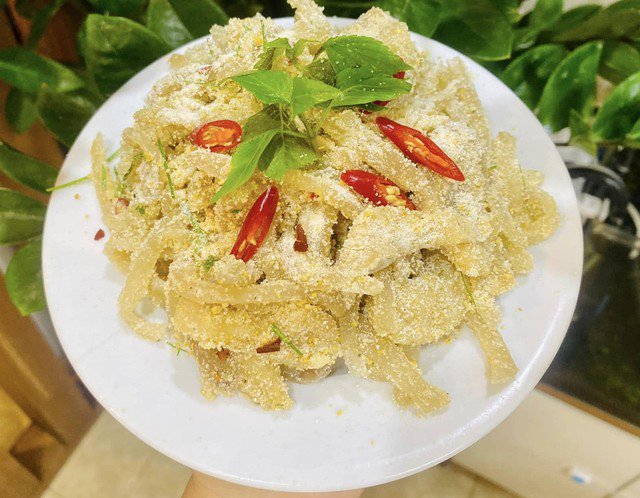 Bì lợn trộn thính làm đơn giản nhưng ăn rất đưa cơm. Ảnh Thùy Linh