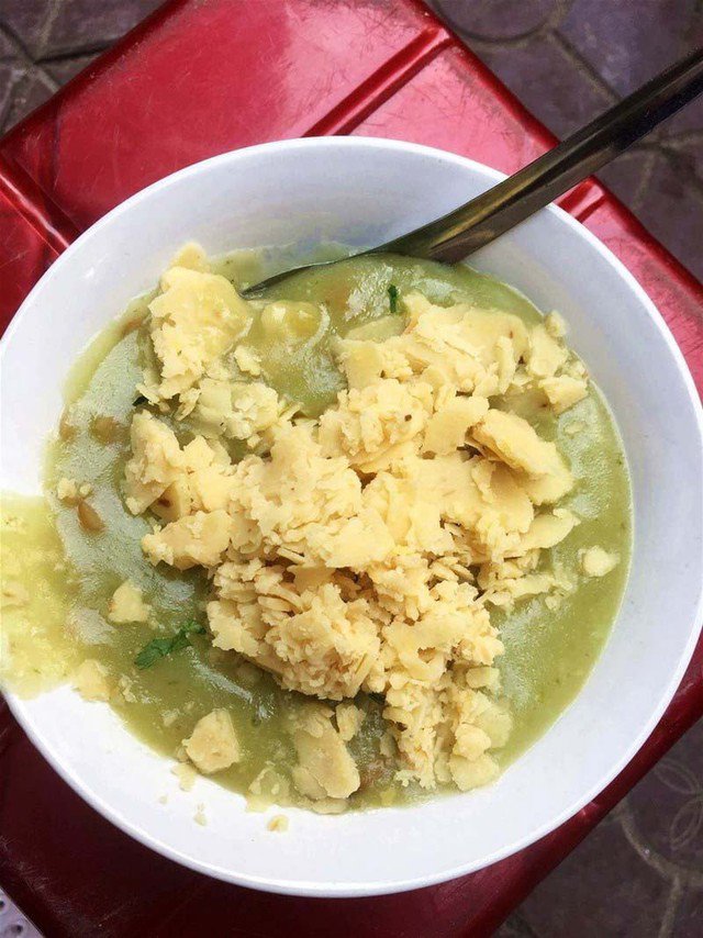 Tô cháo khoái Hải Phòng với màu xanh đặc trưng