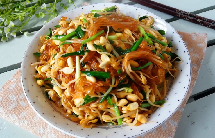 Miến xào giá đậu nành và hẹ