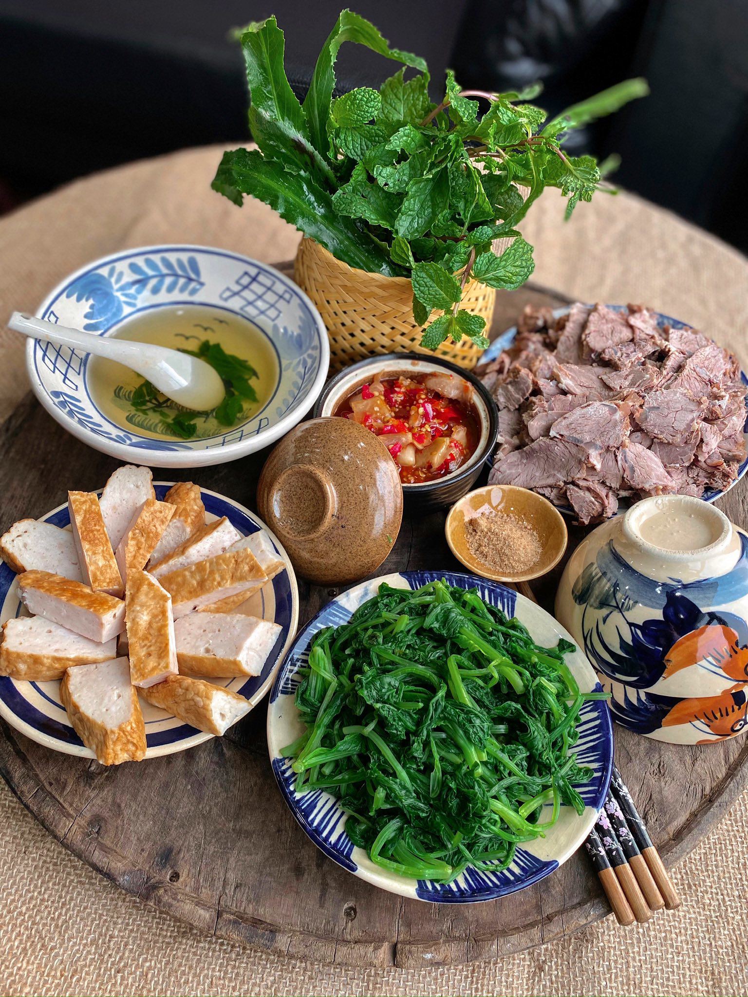 Bò hấp - Chả mỡ - Rau cải cúc luộc - Mắm dưa cà