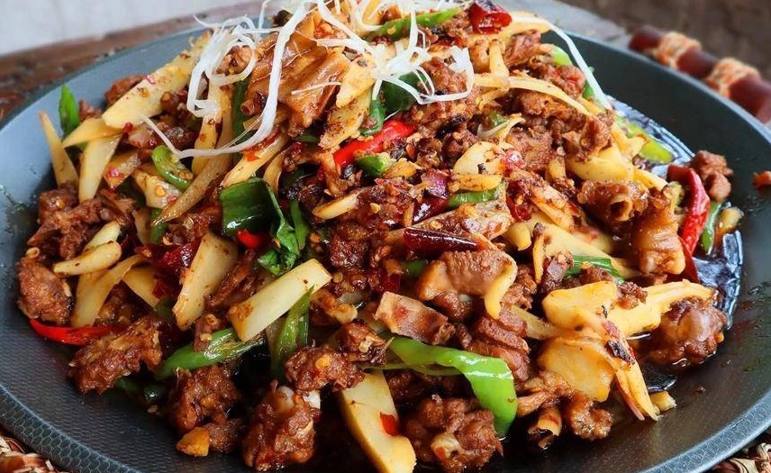 Món vịt xào gừng rất thích hợp làm món nhậu.
