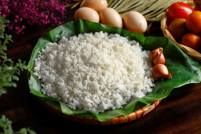 Cơm nguội khô cứng vì sự hình thành tinh bột kháng. Ảnh: Bùi Thủy