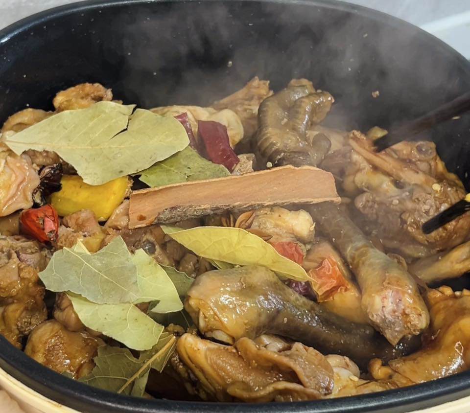 Xào gà với gừng và tỏi