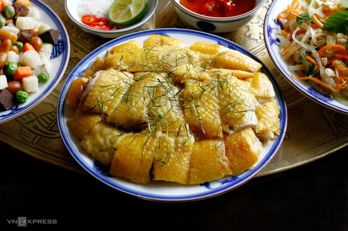 Tại sao luộc gà không nên vớt ngay? - 1