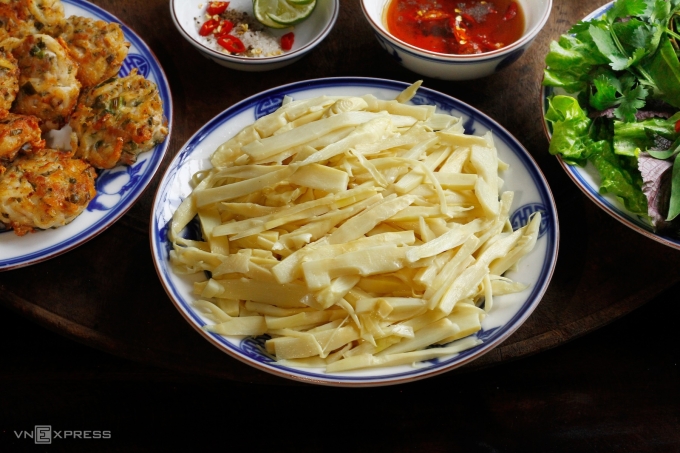 Măng trúc xào tỏi.