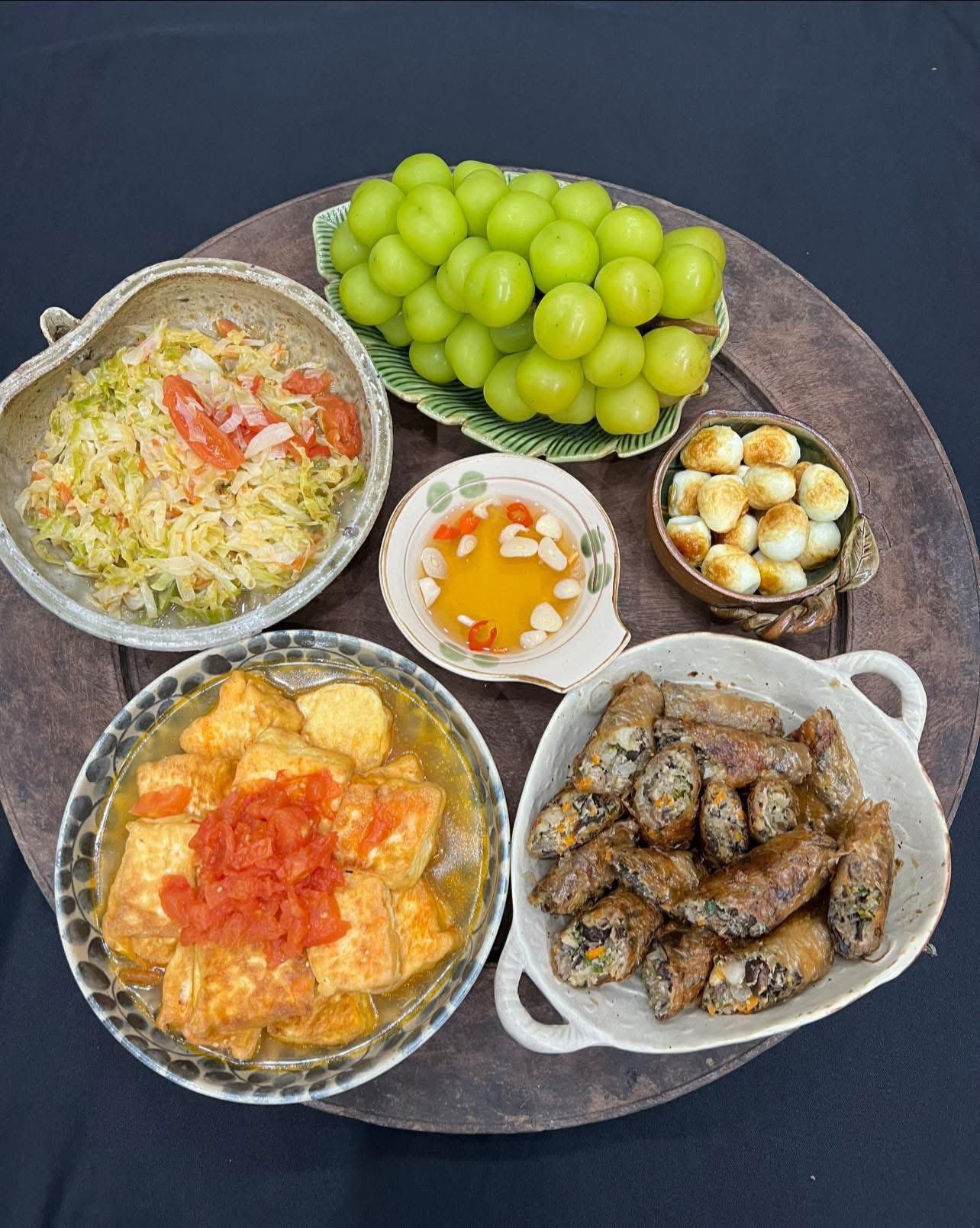 Nem rán - Đậu sốt cà chua - Rau cải bắp xào