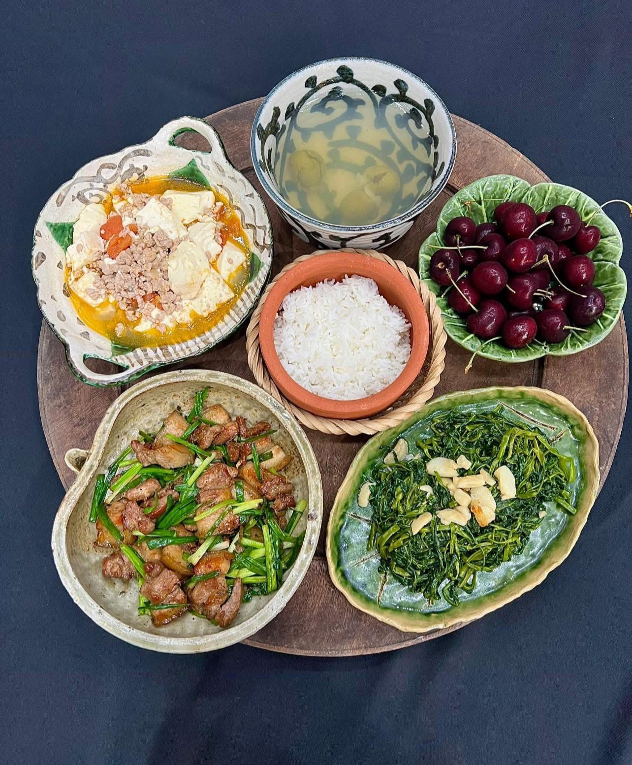 Thịt rang cháy cạnh - Thịt băm đậu non - Rau muống xào tỏi