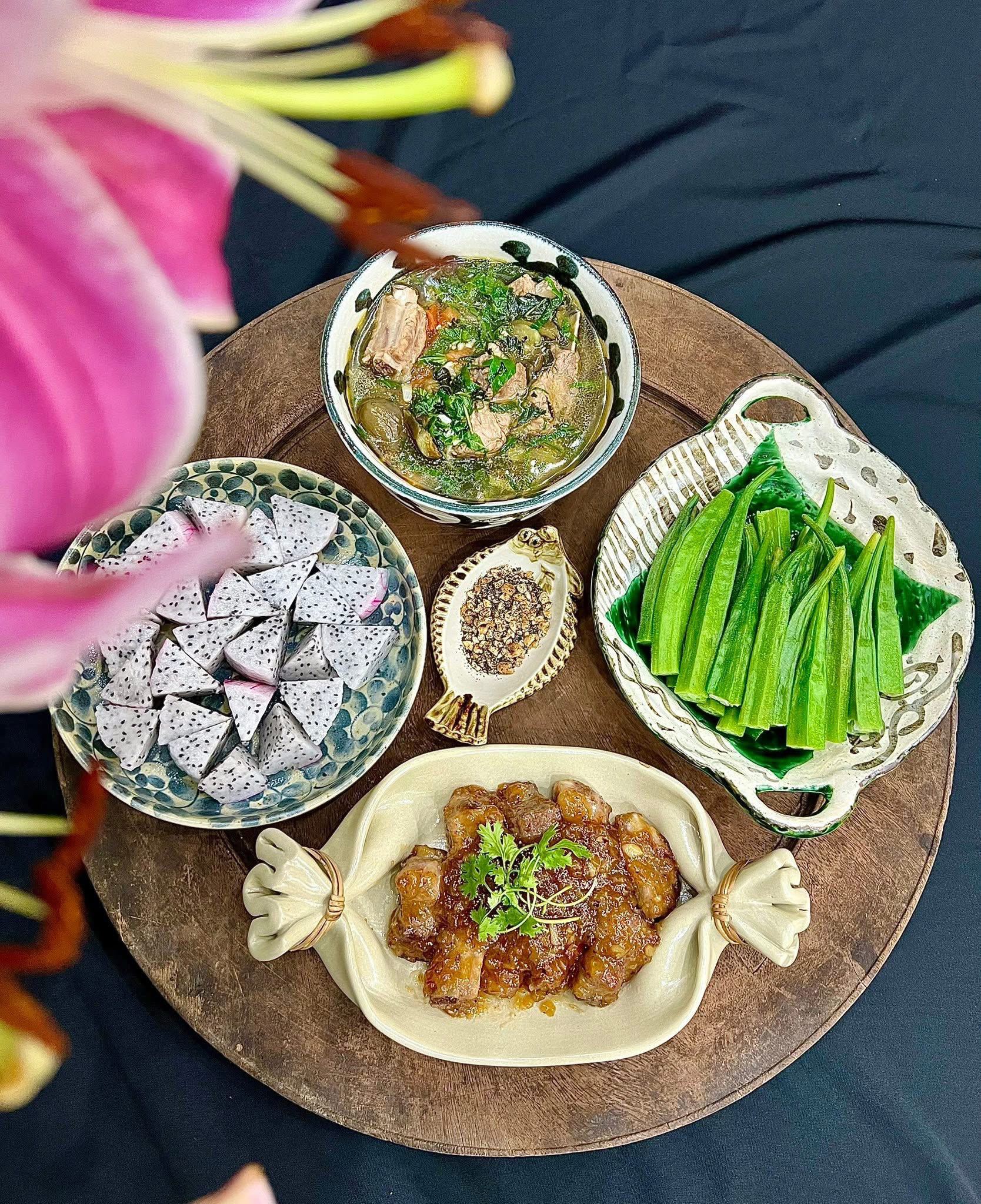 Sườn xào chua ngọt - Canh cà bung - Đậu bắp luộc