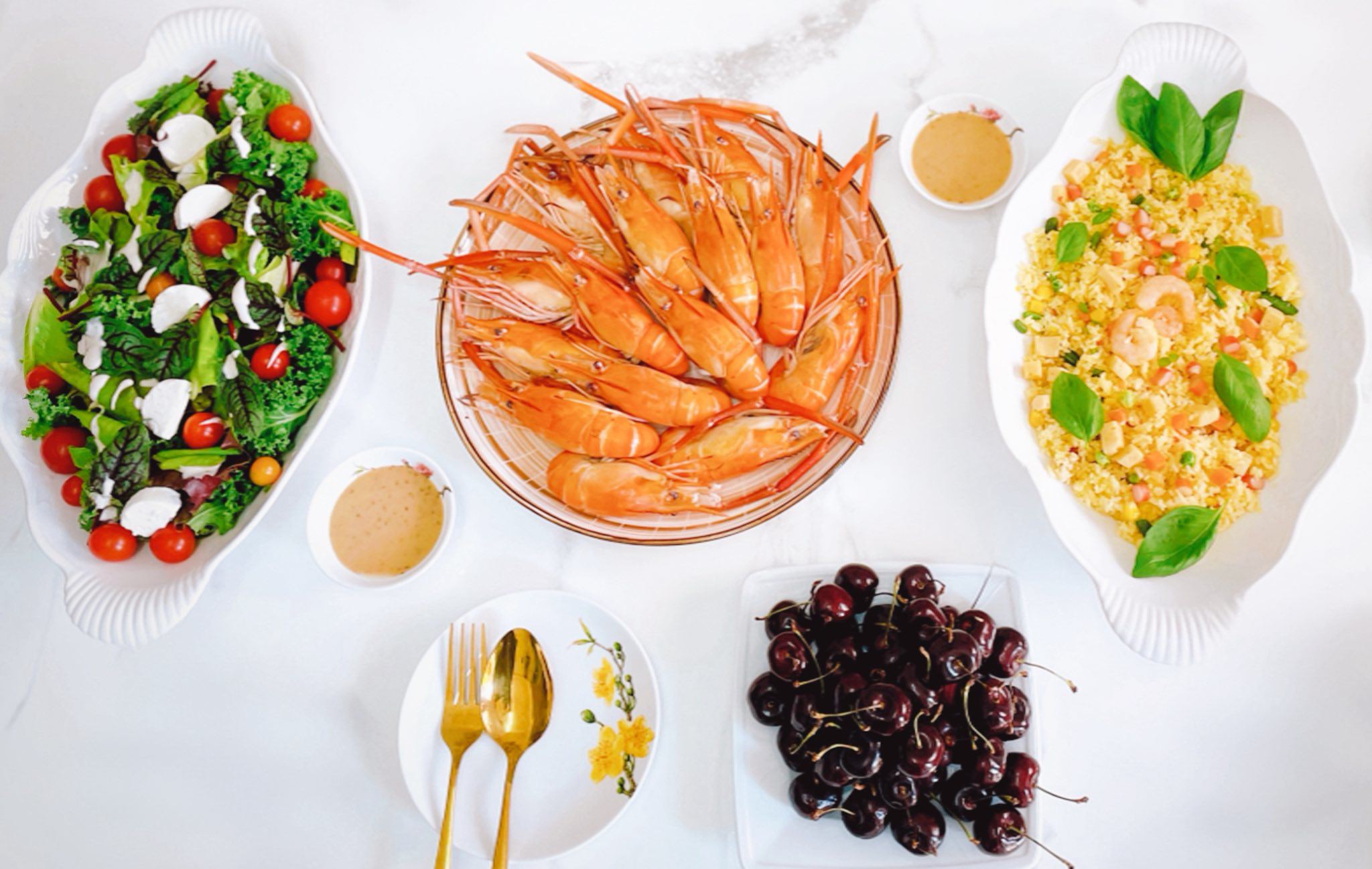 Salad phomai dê + Tôm hấp nước dừa + Cơm chiên hải sản