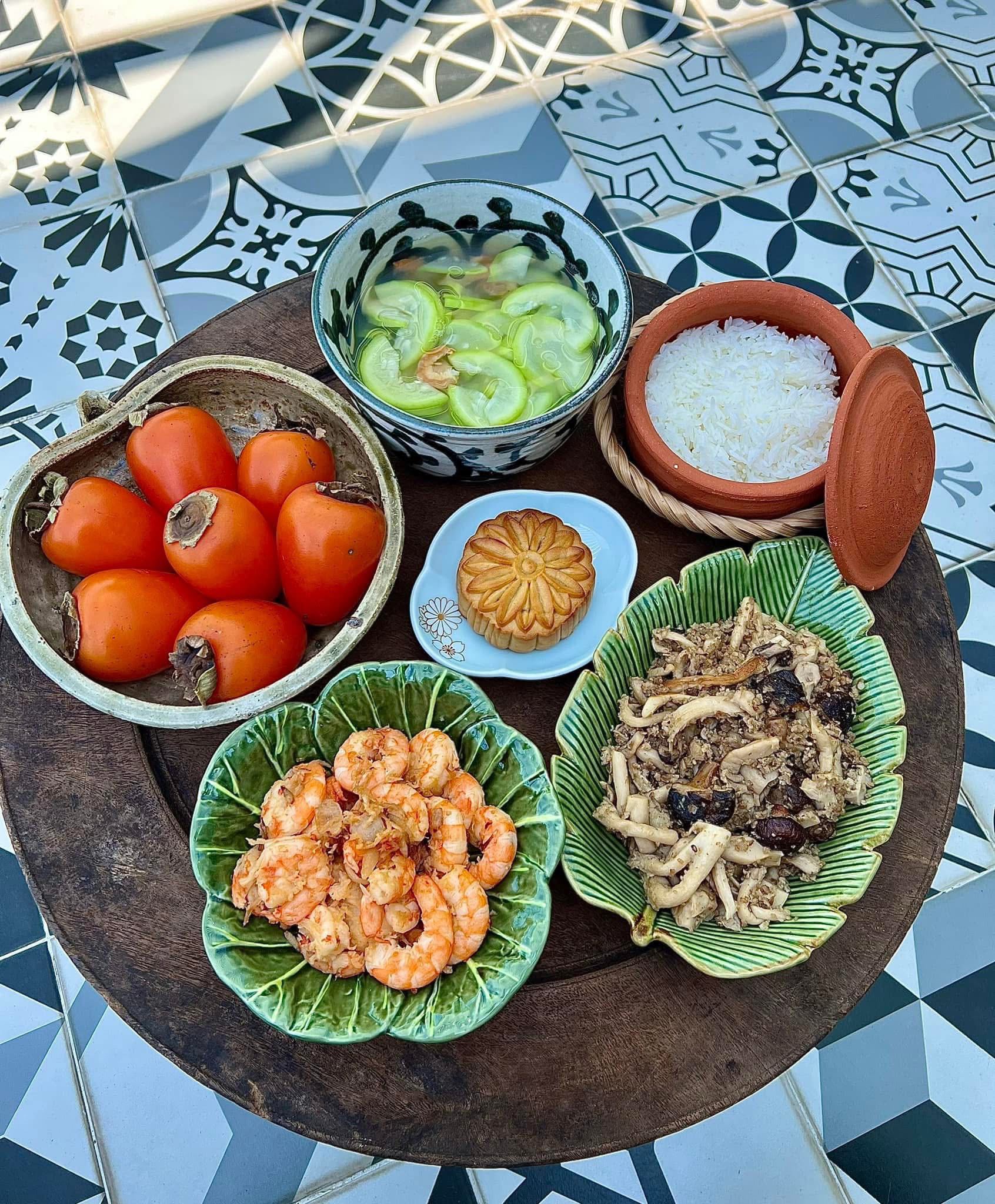 Tôm rim - Thịt xào nấm - Canh bầu nấu tôm