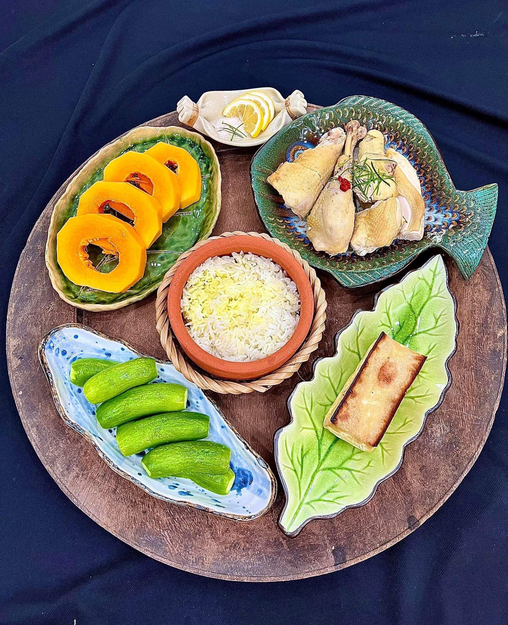 Gà luộc - Cơm nấu bằng nước gà - Đậu nướng