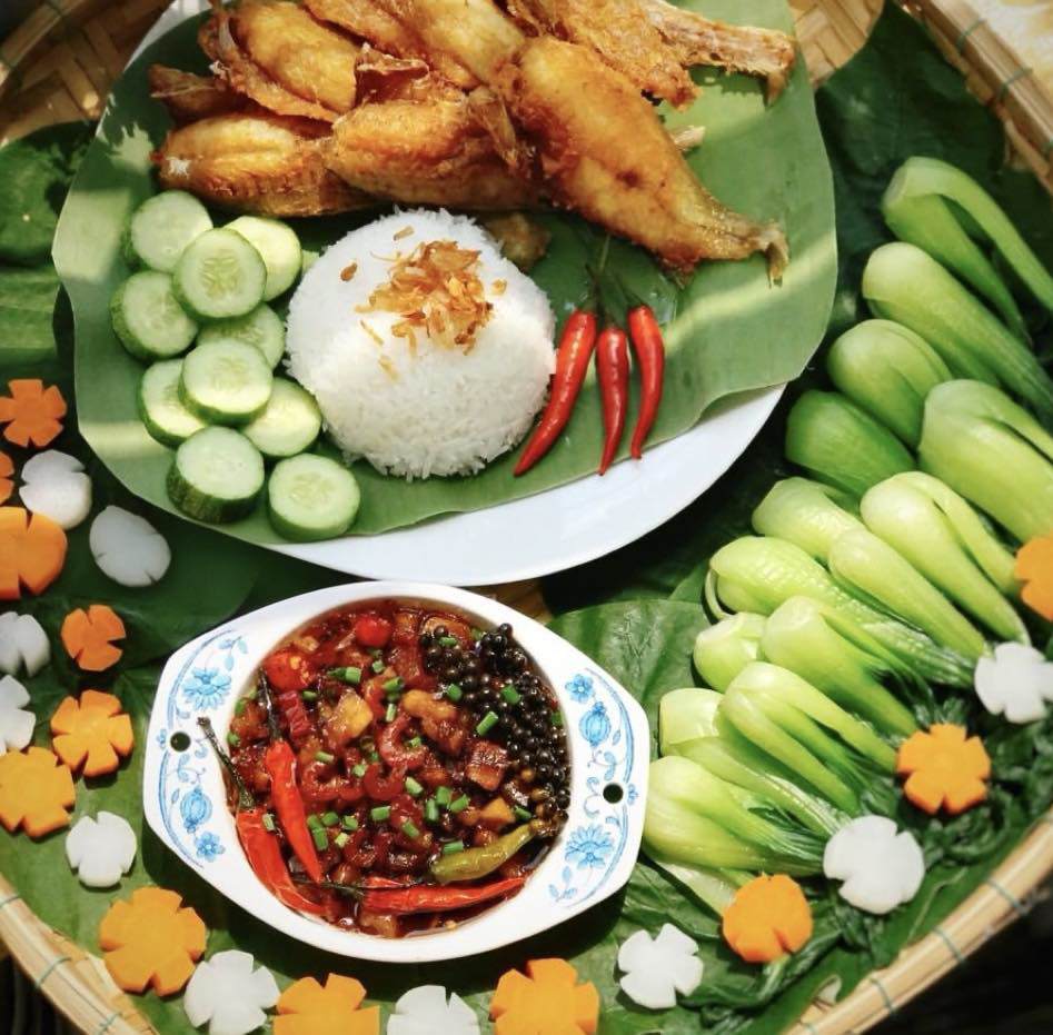 Khô cá đù chiên + Rau luộc chấm kho quẹt