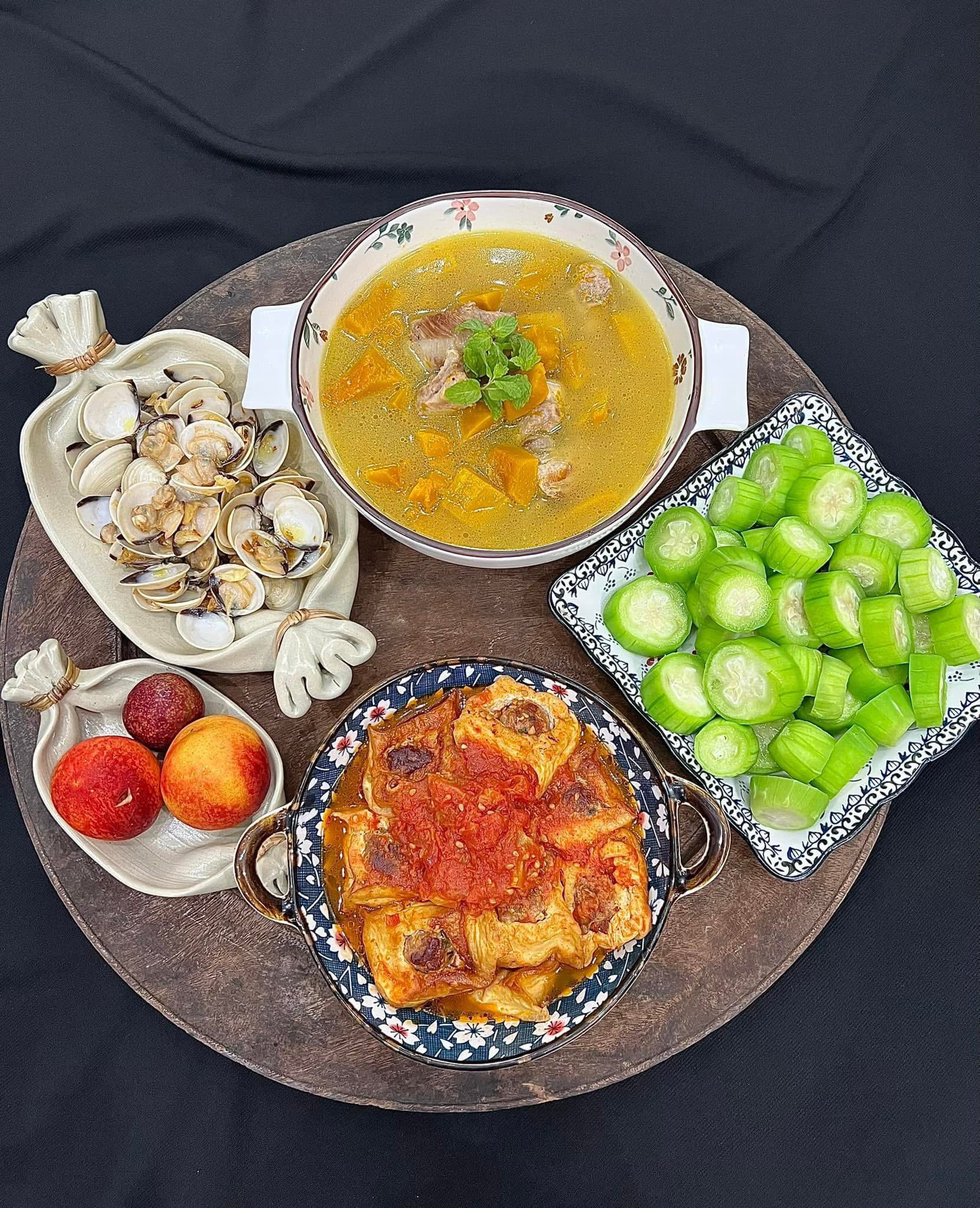 Ngao xào bơ tỏi - Đậu sốt cà chua - Canh bí hầm xương -Mướp luộc