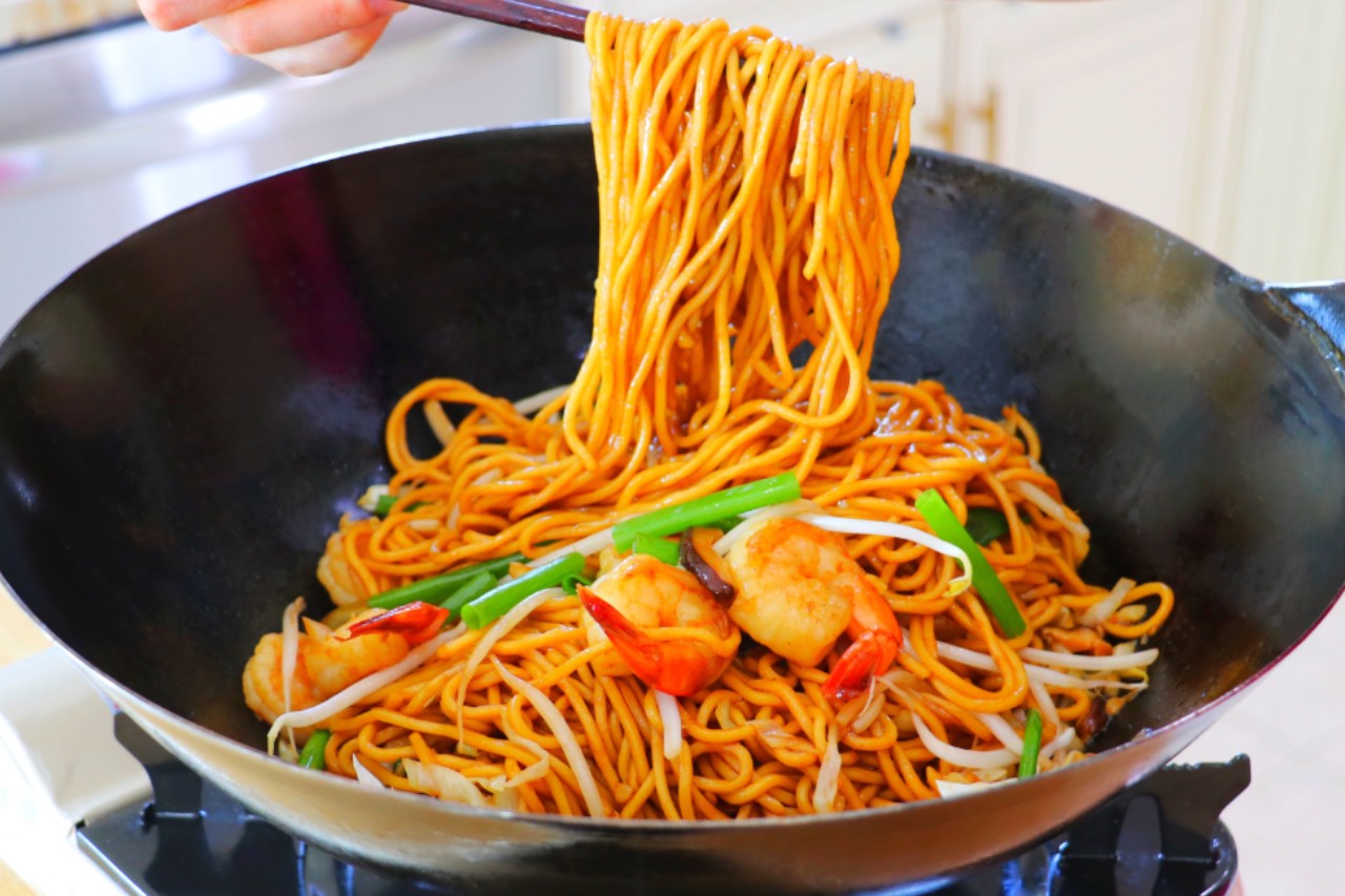 Hướng dẫn làm mì xào đơn giản và nhanh chóng trong tích tắc - 1