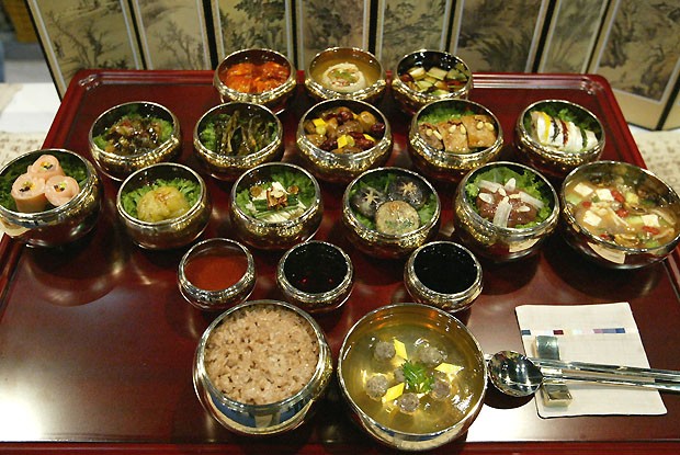 Mâm cơm truyền thống Hàn Quốc khiến người lười rửa bát “chạy mất dép” - 7