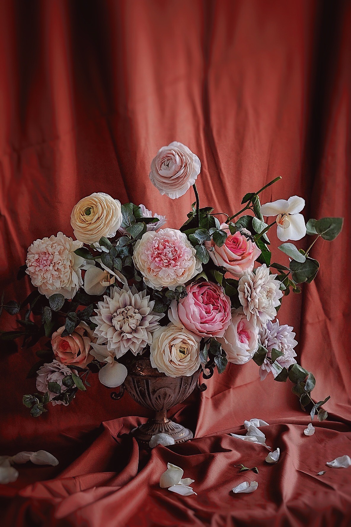 Một lọ hoa độc đáo, tất cả những bông hoa đều được làm bằng nguyên liệu đường và kem