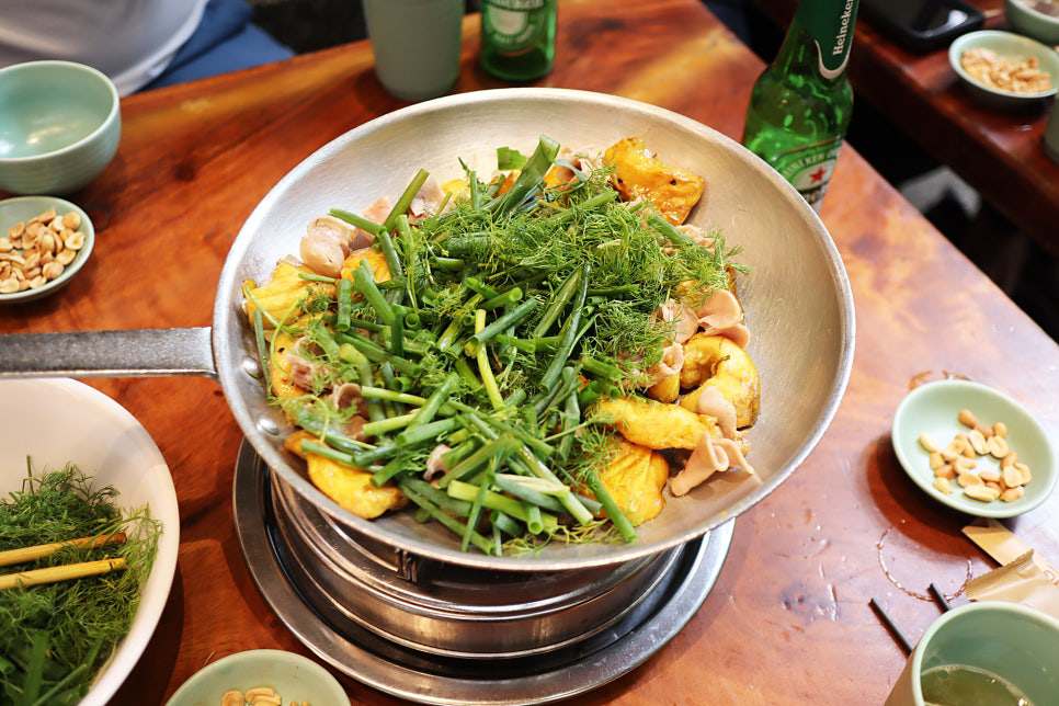 Khách Hàn Say Đắm Hà Nội Qua Món Chả Cá Nổi Tiếng - 3