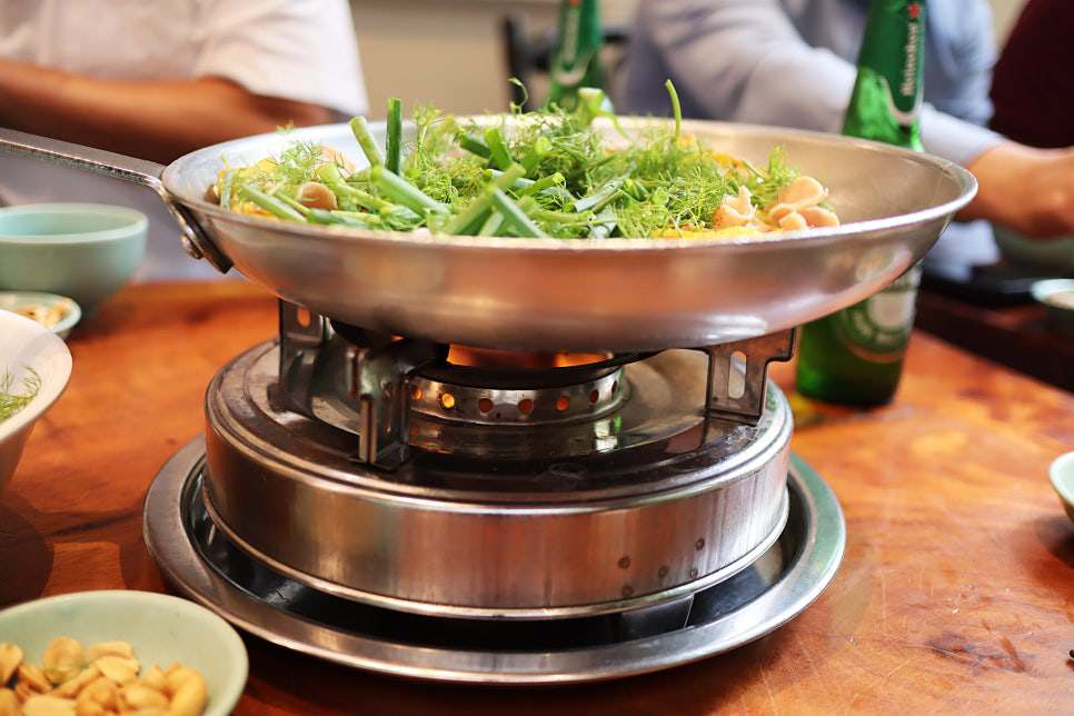 Khách Hàn Say Đắm Hà Nội Qua Món Chả Cá Nổi Tiếng - 4