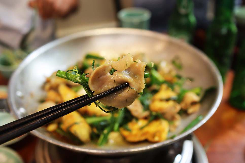 Khách Hàn Say Đắm Hà Nội Qua Món Chả Cá Nổi Tiếng - 8