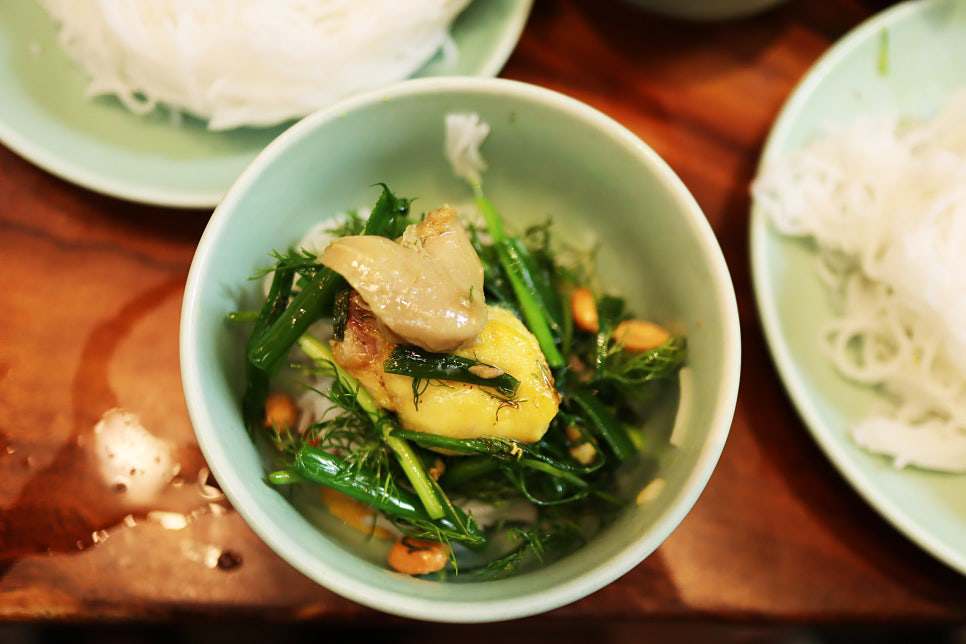 Khách Hàn Say Đắm Hà Nội Qua Món Chả Cá Nổi Tiếng - 9